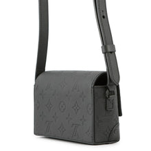 将图像加载到图库查看器中,LOUIS VUITTON Steamer Wearable Wallet NoirM81746 Monogram・Taurillon