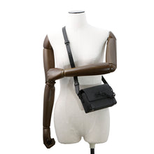 将图像加载到图库查看器中,LOUIS VUITTON Steamer Wearable Wallet NoirM81746 Monogram・Taurillon