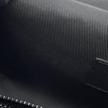 将图像加载到图库查看器中,LOUIS VUITTON Steamer Wearable Wallet NoirM81746 Monogram・Taurillon