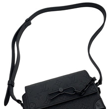 将图像加载到图库查看器中,LOUIS VUITTON Steamer Wearable Wallet NoirM81746 Monogram・Taurillon