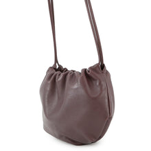 将图像加载到图库查看器中,Bottega Veneta The Valve Shoulder Bag Dark Purple Leather