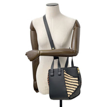 将图像加载到图库查看器中,LOEWE hammock Black/Orange/Natural Raffia Leather Size compact