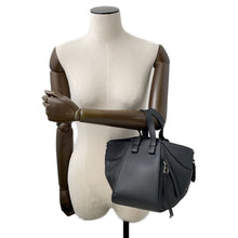 将图像加载到图库查看器中,LOEWE hammock BlackA538H13X10 Leather Size compact