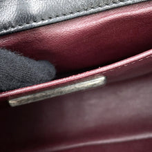 将图像加载到图库查看器中,CHANEL Boy Chanel ChainShoulder Bag Black Leather Fur Size 25