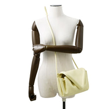 将图像加载到图库查看器中,Bottega Veneta BeakSmall Shoulder ice cream658523 Leather