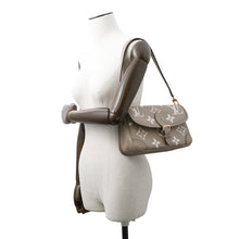 将图像加载到图库查看器中,LOUIS VUITTON Dianu Tourterelle claimM46583 Monogram Empreinte Leather