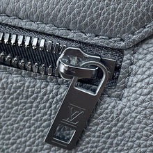 将图像加载到图库查看器中,LOUIS VUITTON takeoff messenger NoirM57080 Grain Leather