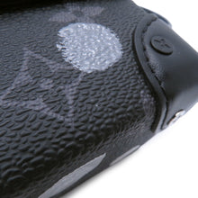 将图像加载到图库查看器中,LOUIS VUITTON LV x YK Steamer・Wearable Wallet NoirM81935 Monogram Eclipse Painted Dot