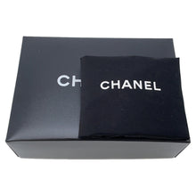 将图像加载到图库查看器中,CHANEL Matelasse ChainShoulder Bag White Caviar Leather