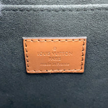 将图像加载到图库查看器中,LOUIS VUITTON Dauphine NoirM45958 Monogram Monogram Reverse Canvas Size MM
