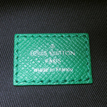 将图像加载到图库查看器中,LOUIS VUITTON duo sling bag CatusGreenM31000 Monogram Taiga Leather