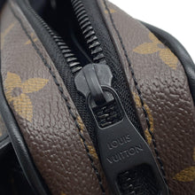 将图像加载到图库查看器中,LOUIS VUITTON Christopher wearable wallet NoirM69404 Monogram Macassar Canvas