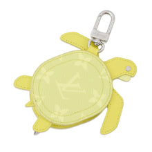 将图像加载到图库查看器中,LOUIS VUITTON Bag Charm・LV Turtleneck LimeM02526 Monogram