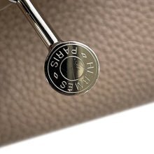 Load image into Gallery viewer, HERMES Lindy Gris Tourterelle Taurillon Clemence Size 34