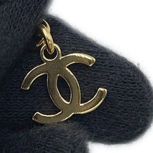 将图像加载到图库查看器中,CHANEL CC Logo African Continent Motif Necklace Gold Metal Faux Pearl Rhinestone