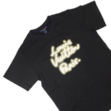 Load image into Gallery viewer, LOUIS VUITTON Glow Signature T-Shirt 2025 Model Size S Black1AHIL8 Cotton100%