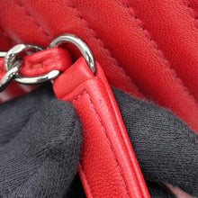 将图像加载到图库查看器中,CHANEL Chevron WChain Tote Red Lambskin