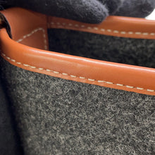 将图像加载到图库查看器中,CELINE CELINE Logo Bucket Shoulder Bag Dark Gray/Brown Felt Leather Size Small