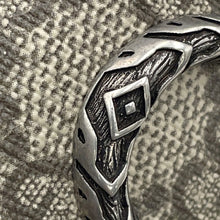 将图像加载到图库查看器中,GUCCI Dionysus AirPodsPro Case Beige699754 GG SupremeCanvas