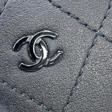将图像加载到图库查看器中,CHANEL Matelasse compact wallet BlackAP3997 Calf Leather