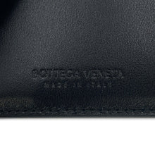 将图像加载到图库查看器中,Bottega Veneta Maxi INTRECCIATO Cassette Card Case Black681010 Leather