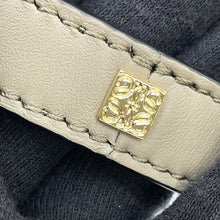 将图像加载到图库查看器中,LOEWE hammock GreigeA538V07X15 Leather Size Mini