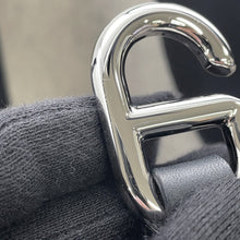 Load image into Gallery viewer, HERMES In the loop Ecru/Black Toile H Swift Leather Size 23