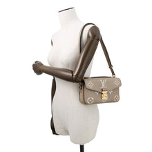 将图像加载到图库查看器中,LOUIS VUITTON Pochette Metis EW Tourterelle ClaimsM23081 Monogram Empreinte Leather