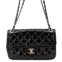 Load image into Gallery viewer, CHANEL Matelasse ChainShoulder Bag Black Patent Leather Leather Size 25