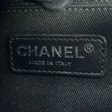 Load image into Gallery viewer, CHANEL Matelasse ChainShoulder Bag Black Patent Leather Leather Size 25