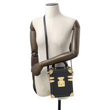 将图像加载到图库查看器中,LOUIS VUITTON Camera box NoirM11131 Monogram Empreinte Leather