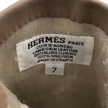 Load image into Gallery viewer, HERMES Lucky Bag Charm Glove Size 7 Etoupe Lambskin