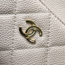 将图像加载到图库查看器中,CHANEL Matelasse fragment case WhiteAP3179 Caviar Leather