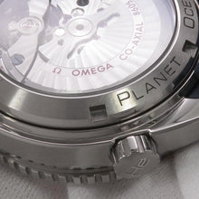 将图像加载到图库查看器中,OMEGA Seamaster Planet Ocean 600M GMT W43.5mm TI Rubber Blue Dial232.92.44.22.03.001