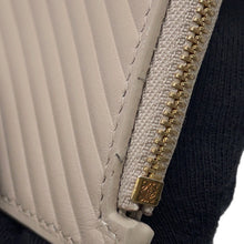 将图像加载到图库查看器中,LOEWE Knot Coin Card Holder Light oats11182250 shiny napa calf