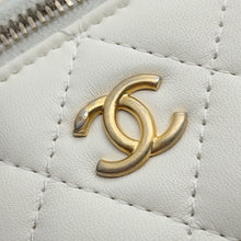 将图像加载到图库查看器中,CHANEL Small vanity WhiteAP1447 Lambskin