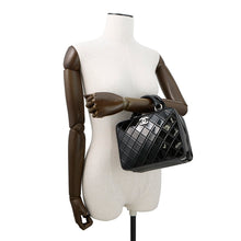 将图像加载到图库查看器中,CHANEL Vanity BlackAS1286 Patent Leather