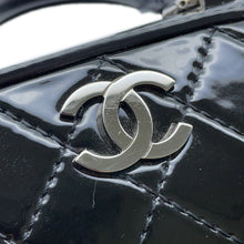 将图像加载到图库查看器中,CHANEL Vanity BlackAS1286 Patent Leather