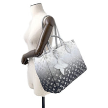 将图像加载到图库查看器中,LOUIS VUITTON LV SKI Onthego FrostM11847 Monogram・Nylon Size MM