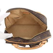 将图像加载到图库查看器中,LOUIS VUITTON Manhattan BeigeM40026 Monogram Size PM