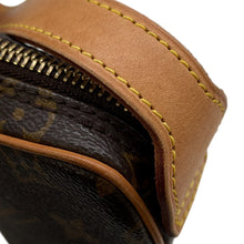 将图像加载到图库查看器中,LOUIS VUITTON Pochette・Croissant RedM51510 Monogram