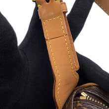 将图像加载到图库查看器中,LOUIS VUITTON Pochette・Croissant RedM51510 Monogram