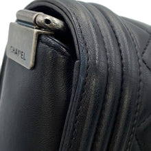 将图像加载到图库查看器中,CHANEL Boy Chanel ChainShoulder BlackA67086 Lambskin Size 25