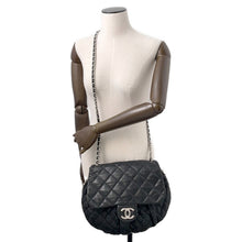 将图像加载到图库查看器中,CHANEL Luxury Chain Around Shoulder Bag Black Leather