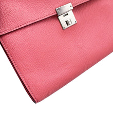 将图像加载到图库查看器中,HERMES Clic Rose Azalee Chevre Myzore Goatskin