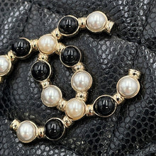 将图像加载到图库查看器中,CHANEL CC Logo Matelasse Chain Wallet Black Caviar Leather/Faux Pearl