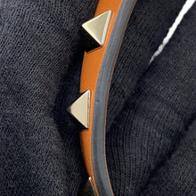 将图像加载到图库查看器中,Valentino Garavani Rock Studded 2-Way Bucket Handbag Beige/Brown4W2P0W31MZI Raffia Leather