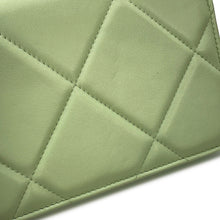 将图像加载到图库查看器中,CHANEL CHANEL19 Chain wallet Light GreenAP0957 Lambskin