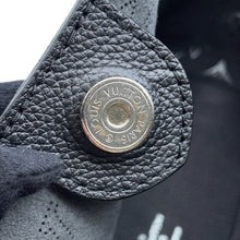 将图像加载到图库查看器中,LOUIS VUITTON Hina NoirM54350 Monogram Mahina Size PM