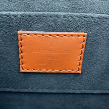 将图像加载到图库查看器中,LOUIS VUITTON Dauphine NoirM45959 Monogram Monogram Reverse Canvas Size MINI